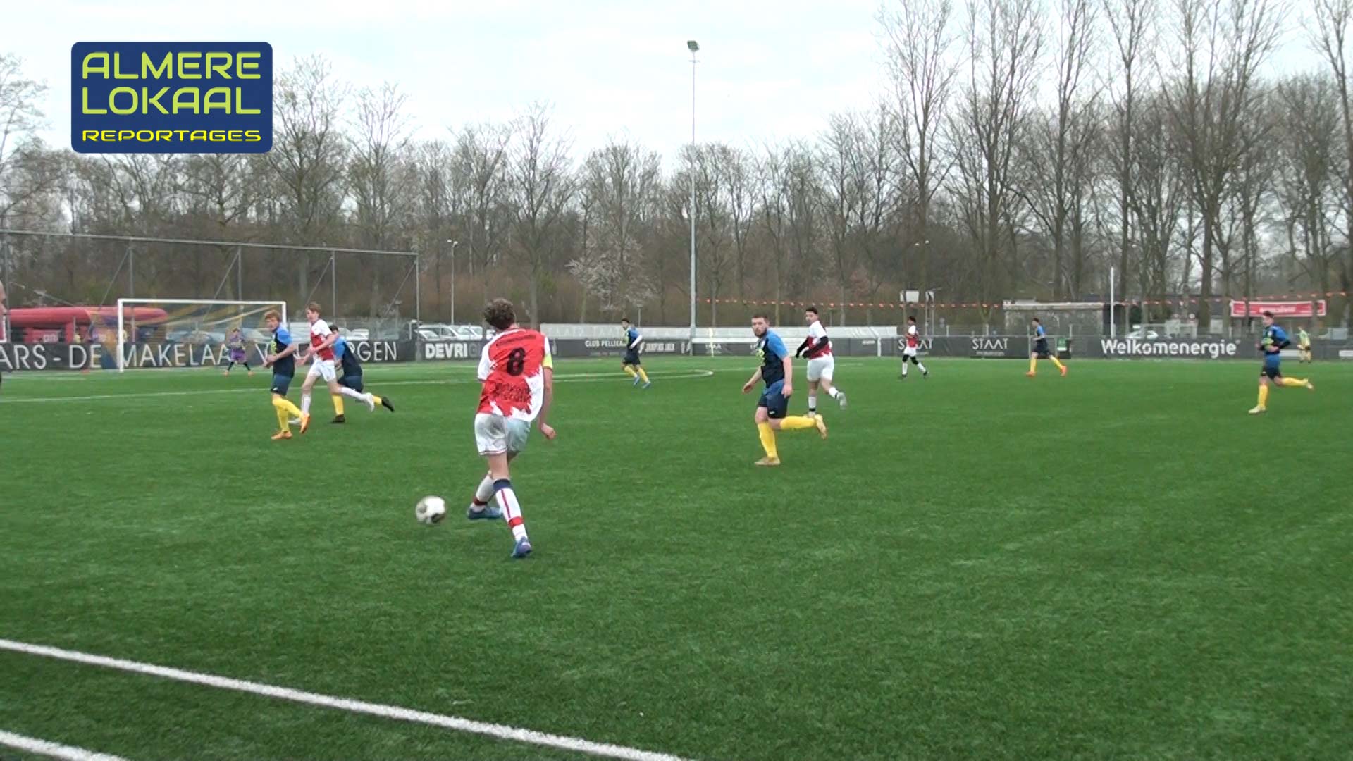 Speler AS'80 aan de bal