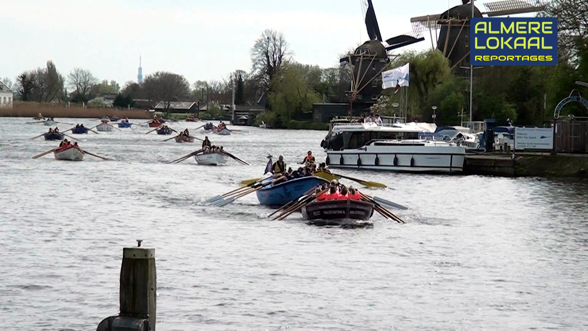Sloep met Almeerse damesteam op weg naar finish