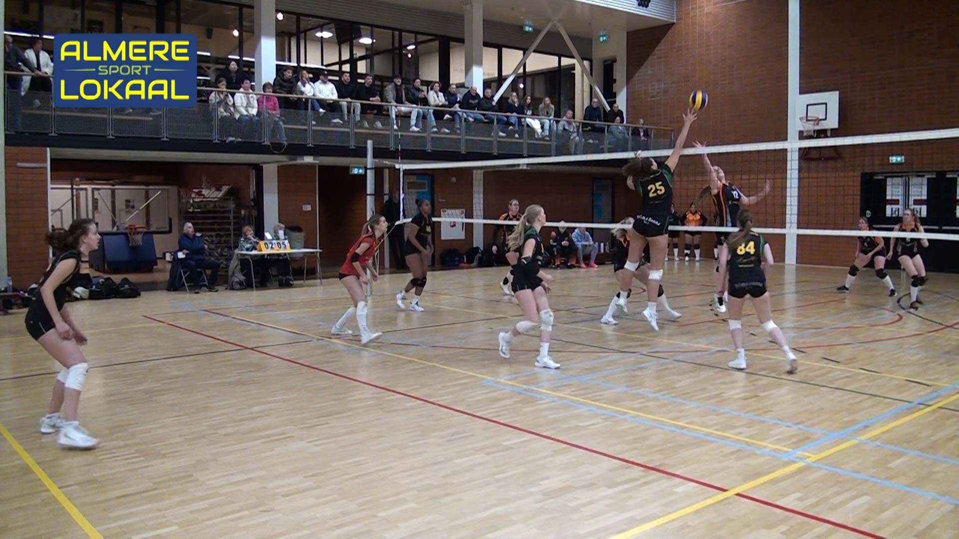 Almere blokt bal aan het net